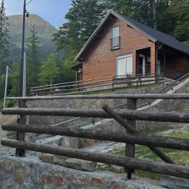 Villa Pax, hotel in Peje