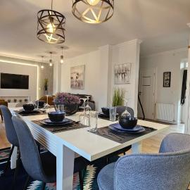 DREAMZzz 130m2 Designerwohnung mit 2 Bädern Gera, hotel v destinácii Gera