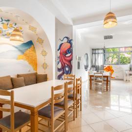 Hostel Hasta La Vista, Hotel in Saranda