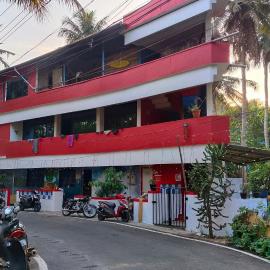 Abhi's cafe avaduthura kovalam、コバラムのホテル