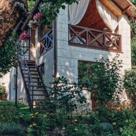 White Valley entire Guest House next to Forest, hotel in Chişinău