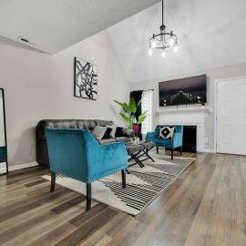 Plush Two Bedroom Retreat. A Home Away From Home!, ξενοδοχείο σε Riverdale