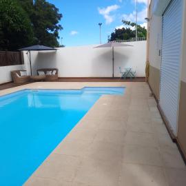Studio avec piscine privée, idéalement situé, hotel em Saint-Claude