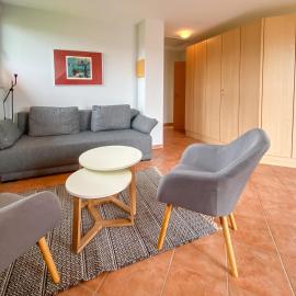 Wiesengeflüster Dachgeschosswohnung mit Balkon und Müritznähe 200 m