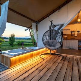 Glamping Kolpa Resort, hotel din Gradac