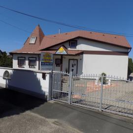 Holiday Apartman, hotel in Bük