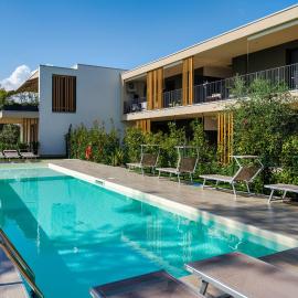 Relax Luxury Sirmio - Elegante Trilocale con Piscina a Sirmione