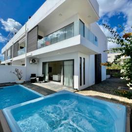 Duplex - piscine, jacuzzi & vues