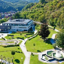 Nuhr Medical - Hotel & Restaurant - Ab 3 Nächten im Zeitraum vom 06 Juli bis 30 August genießen Sie pro Person eine kostenlose Massage-Unser Naturteich steht Ihnen täglich von 10 Uhr bis 18 Uhr zur Verfügung inklusive Getränke, hotel em Senftenberg