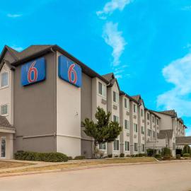 Motel 6-Fort Worth, TX - Burleson, ξενοδοχείο σε Φορτ Γουόρθ
