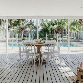 The Beach House, 25 Tomaree Road - fantastic house with pool, linen, hotel in Shoal Bay