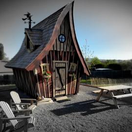 Adorable chalet, hotel in Pouligney