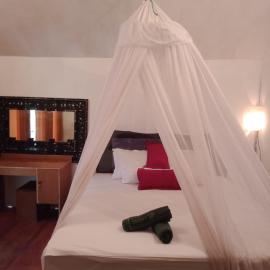 Why Not Bar And Bungalows #2: Pawenang şehrinde bir otel
