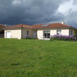maison plein pied sur grand terrain VIELLE, hôtel à Ytrac