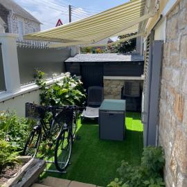 STUDIO 3 Mn de la PLAGE Terrasse Vélos Proche de la ville fortifiée