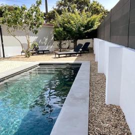 New Beach House near main street close PraiaGrande، فندق في Colares