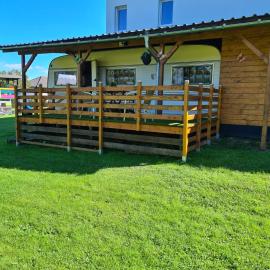 Guesthouse Wallenborn - Caravan Chalet, hotelli kohteessa Wallenborn