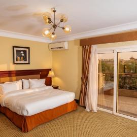 The Villa 604 Powered by look - Pool & GYM Access, хотел в Кайро