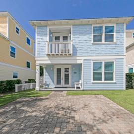 Sea Suite - Large hot tub with an easy walk to the beach
