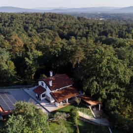 9b-The Resort, hotel in Sežana