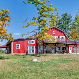 'Eagle Crest Lodge' - Large Group Getaway!，Mitchell的飯店