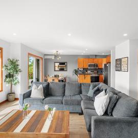 Hauts-Bois Ski InOut 2brs w Pool Access 197-4, hotel sa Mont-Tremblant