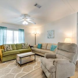 Weeki Wachee Home w/ Fire Pit: 13 Mi to Ocean!