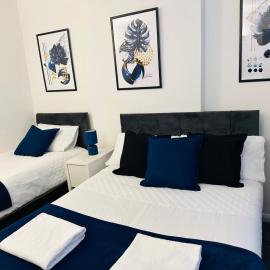 Lovely 4 Bedroom House with 2 Bathroom, Garden and Private Parking