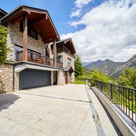 Chalet el Salze lujo con jardin y vistas en la Massana, hotelli kohteessa La Massana