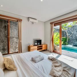 Exclusive 2BR Villa with bathroom en suite and privat Pool, hotel in Kerobokan