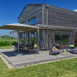 Gud Jard Chalet Nr 04 - Design-Ferienhaus mit exklusiver Ausstattung, hotel in Pellworm