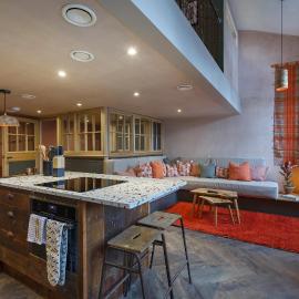 Shirehall Apartments, hotel Holtban