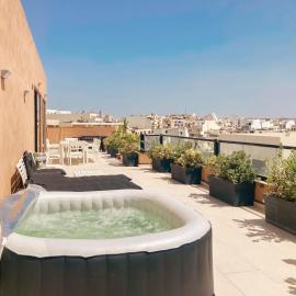 XL Terrace Penthouse 3BR 3 BATH, Hot Tub, Bugibba