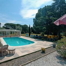 Mas des 2 paons، فندق في Villedaigne