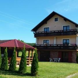 Jelena, hotel in Korenica
