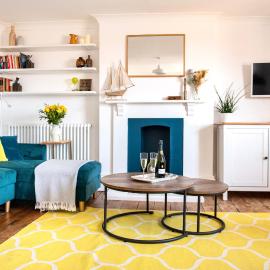 Central, Seaview Apartment, 3 beds, 2 baths, kid & dog friendly at The Lookout Broadstairs، فندق في برودستيرز