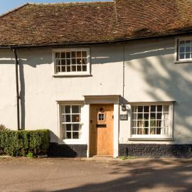 Miller Cottage a luxury 1550's cottage in the Historic centre of Saffron Walden، فندق في سافرون والدن