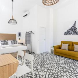 Holidays2Malaga Picasuss Loft New Built Close Huelin Beach and Promenade, отель в Малаге