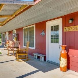 Delightful Carmine Studio on Farm Near Round Top!, hotel u gradu 'Carmine'