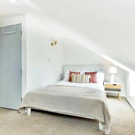 Spacious en-suite in a 5-Bedroom House at Hanwell (2nd Floor)
