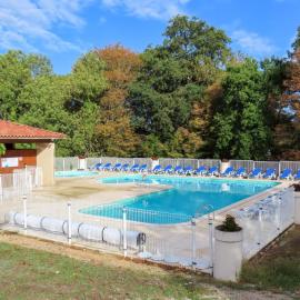 Lac Bleu 26, hotel in Lacapelle-Marival