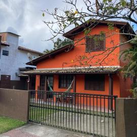 Residencial Casa Laranja - Casas na Praia da Ferrugem, hotel u gradu Garopaba