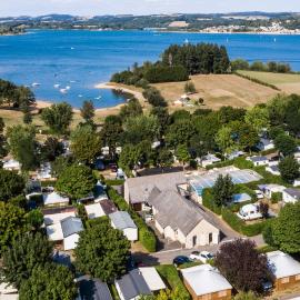 Parc du Charouzech, hotel v mestu Salles-Curan