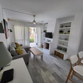 Apt Erisa en Torremolinos dos min de la playa, Puerto Marina, hotel in Torremolinos