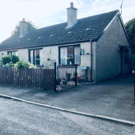 PondeROSEa Cottage Free Gated Parking M1 & City location, wood stove