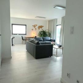 BAST 17 DOM duży parking , Mandoria , PTAK , 2 Sypialnie lub 1 sypialnia, taras , Autostrada A1, Kalinowskiego 17E WIFI, hotel in Łódź