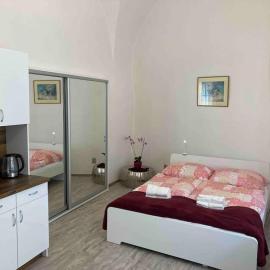 Studio in gothic house, 50m to the Old Town Square