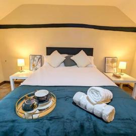 3-Bed, Sleeps 6, 1 Bath, Parking, WiFi, hotel in Shalford