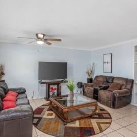 Quiet apartment in Iowa, LA, hotel u gradu Iowa