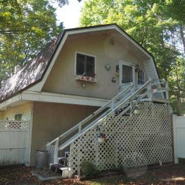 Emanuel - Cute Upstairs Apt AC Great Location, Hotel in Lake Ann